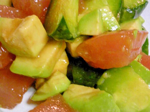 マグロがとろーり♪アボガドの中華風サラダ